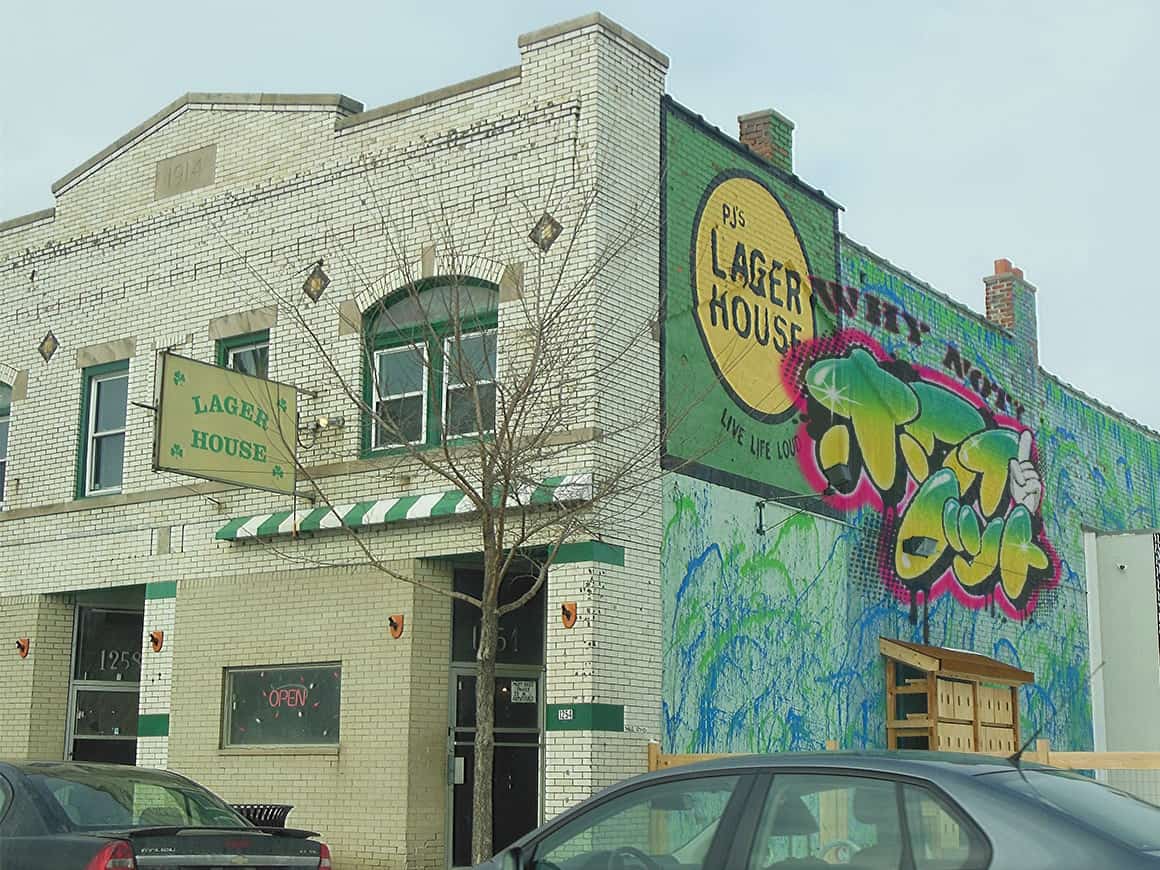 デトロイトダウンタウンの壁に描かれたオリジナルレタリングのカタカナグラフィティ（アートスタイルの落書き）の写真①