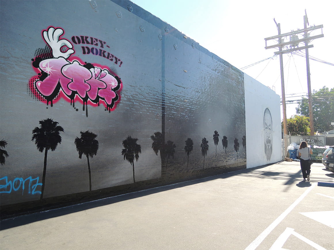 ロスアンゼルスのファッションストリートの壁に描かれたオリジナルレタリングのカタカナグラフィティ（アートスタイルの落書き）の写真③